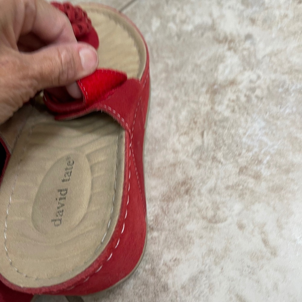 David Tate Red Suede Flower Accent Adjustable Strap Wedge Sandals 8W EUC spring - Picture 4 of 9